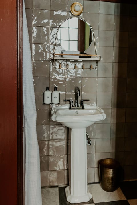 King Room | Bathroom sink