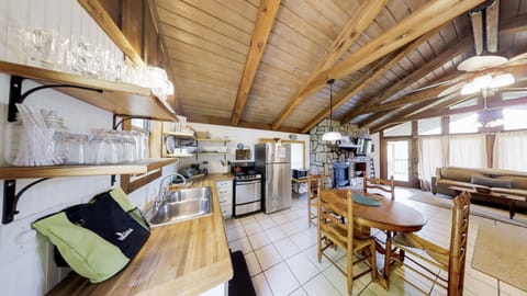 Cabin, 1 Bedroom | Private kitchen | Fridge, microwave, oven, coffee/tea maker