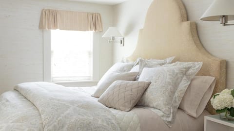 Premium bedding, individually decorated, iron/ironing board, free WiFi