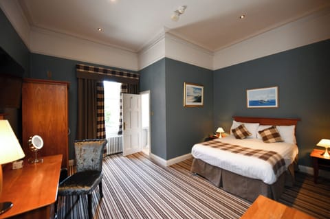 Classic Double Room | Individually decorated, individually furnished, desk, iron/ironing board