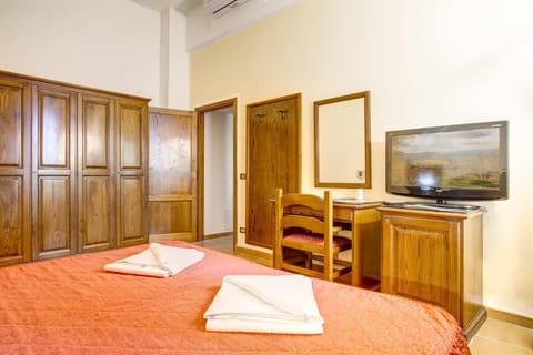 Apartment panoramic view | In-room safe, free WiFi, bed sheets