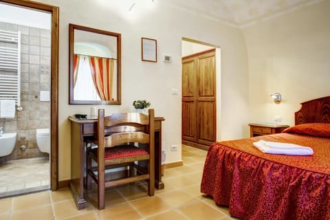 Classic Double Room | Minibar, in-room safe, desk, free WiFi