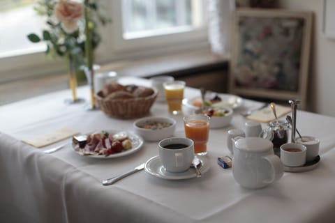 Daily buffet breakfast (EUR 18 per person)