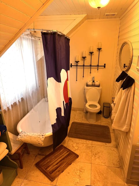 Downtown BnB King Bed Clawfoot Tub & Jacuzzi 1 | Bathroom | Free toiletries, towels