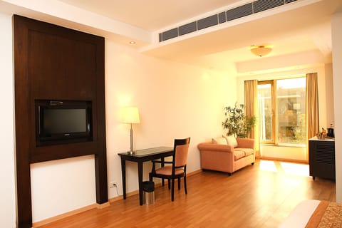 Suite | Living area | LED TV