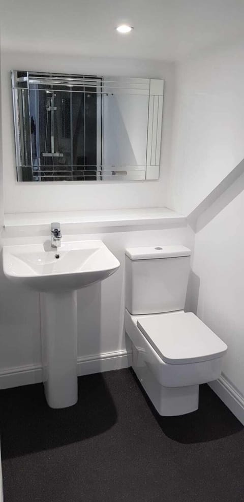 Shower, rainfall showerhead, hair dryer, towels