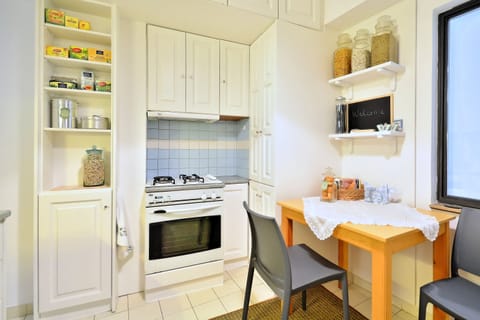 Apartment, 2 Bedrooms, City View | Private kitchen | Full-size fridge, microwave, oven, stovetop