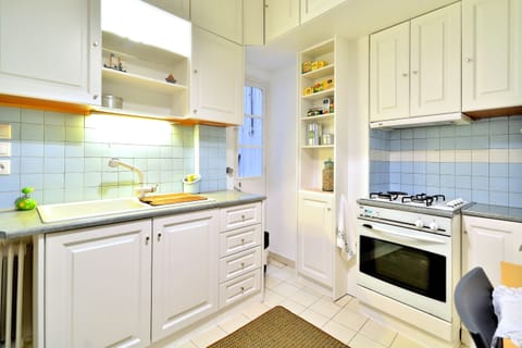 Apartment, 2 Bedrooms, City View | Private kitchen | Full-size fridge, microwave, oven, stovetop