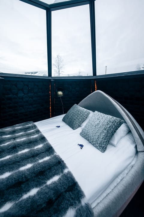 Komsio Glass Igloo Suite | Soundproofing, free WiFi, bed sheets