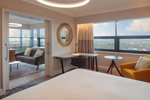 Executive Suite, 1 King Bed | Premium bedding, in-room safe, desk, iron/ironing board