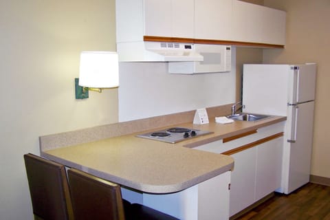 Studio | Private kitchen | Fridge, microwave, stovetop, coffee/tea maker