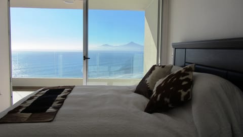 Luxury Apartment, 2 Bedrooms, Ocean View | Frette Italian sheets, premium bedding, down comforters