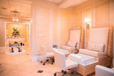 Couples treatment rooms, body treatments, aromatherapy