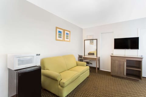 Suite, Multiple Beds, Non Smoking | Desk, free cribs/infant beds, rollaway beds, free WiFi