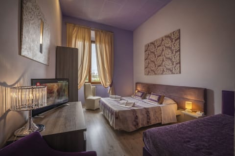 Deluxe Triple Room | In-room safe, desk, iron/ironing board, free WiFi