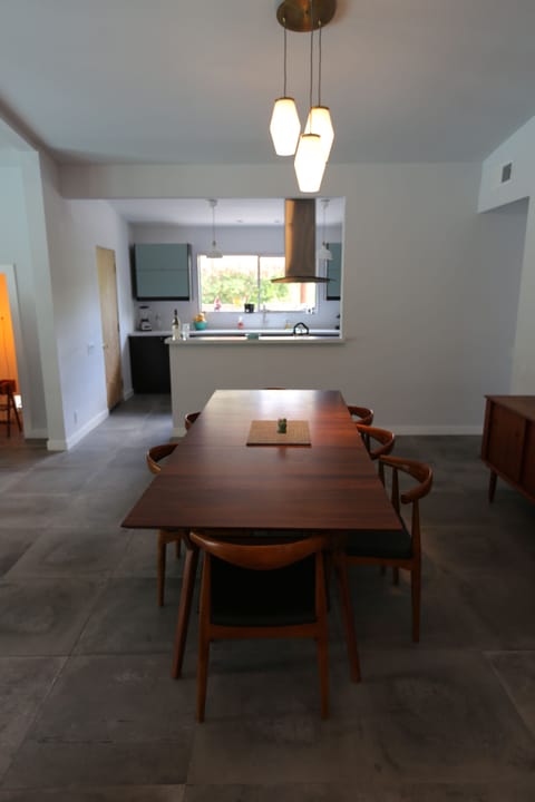 dining area - seats 8 comfortably