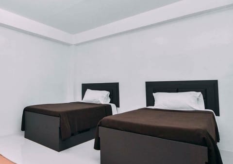 Standard Room, 2 Twin Beds | Desk, free WiFi, bed sheets