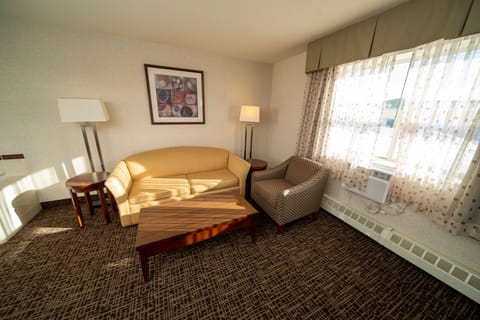 Honeymoon Room | Living area | Flat-screen TV