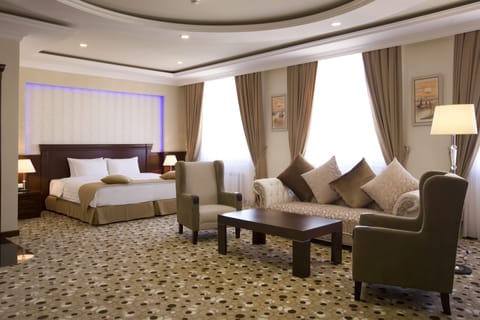 King Suite | Premium bedding, minibar, in-room safe, desk