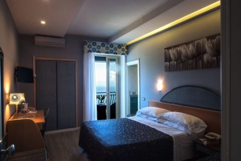 Large Deluxe Double Room, Sea View | Premium bedding, minibar, desk, laptop workspace