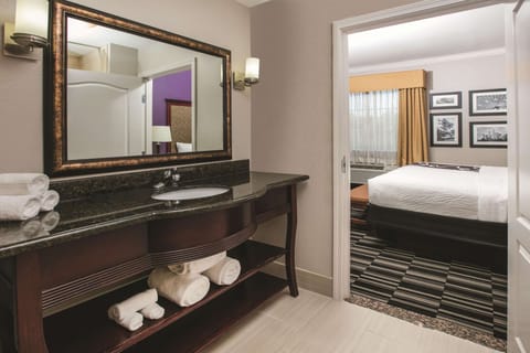 Suite, 1 King Bed, Non Smoking | Bathroom | Combined shower/tub, free toiletries, hair dryer, towels