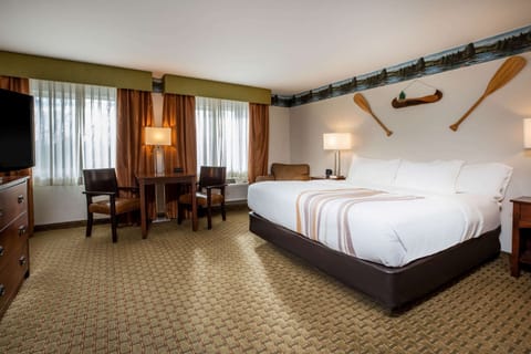 Suite, 1 King Bed, Non Smoking | Premium bedding, down comforters, pillowtop beds, desk