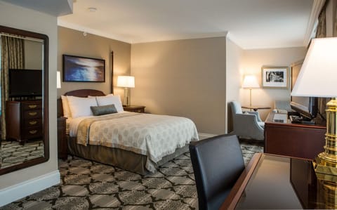 Superior Room, 1 Queen Bed | Premium bedding, minibar, in-room safe, desk