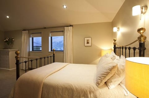 Mountain View Suite  | Pillowtop beds, soundproofing, iron/ironing board, free WiFi