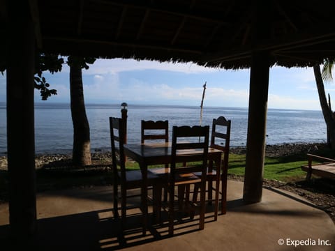 Breakfast, lunch, dinner served; Asian cuisine, ocean views 