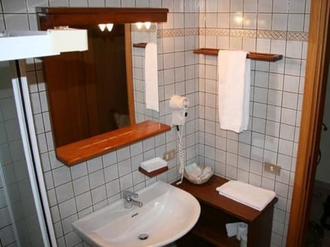 Standard Double or Twin Room, Balcony | Bathroom | Shower, free toiletries, towels