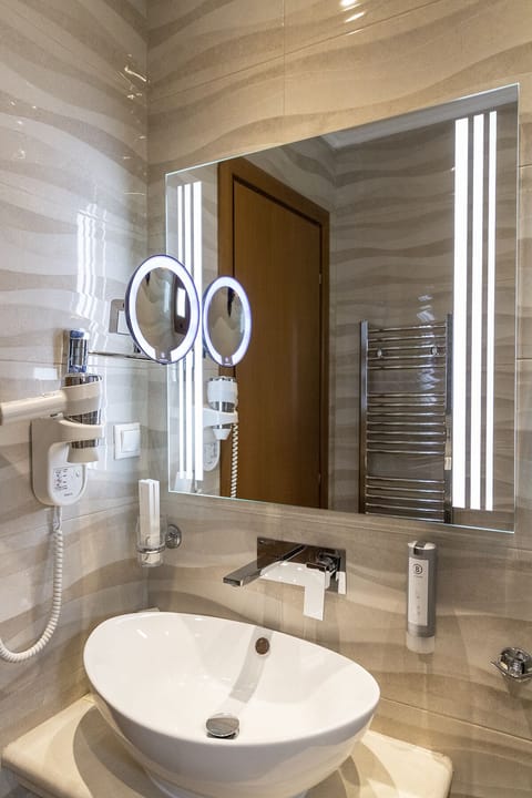 Panoramic Double Room (Olympus View) | Bathroom sink