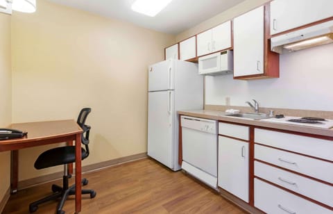 Studio, 1 Queen Bed, Non Smoking | Private kitchen | Fridge, microwave, stovetop, coffee/tea maker