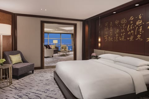 Suite (Diplomat) | Premium bedding, minibar, in-room safe, desk