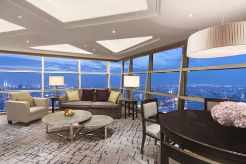 Suite (Diplomat) | Living room | TV