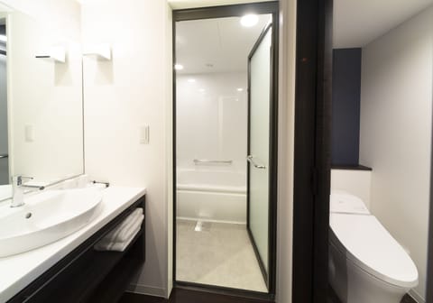 Triple Room , Non smoking(28 square) | Bathroom | Deep soaking tub, free toiletries, hair dryer, slippers