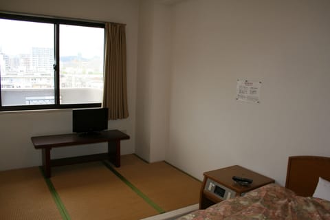 Japanese-Western-style Room, Non Smoking | Desk, free WiFi