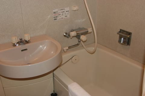 Combined shower/tub, free toiletries, hair dryer, slippers