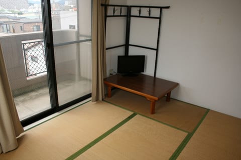 Japanese-style Room, Non Smoking | Desk, free WiFi