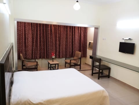 Superior Room, 1 Bedroom, Private Bathroom | In-room safe, desk, free WiFi, wheelchair access