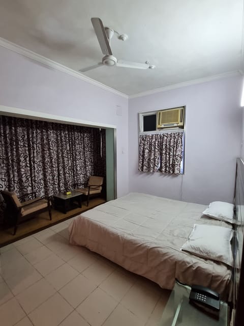 Deluxe Double Room | Living area | Flat-screen TV