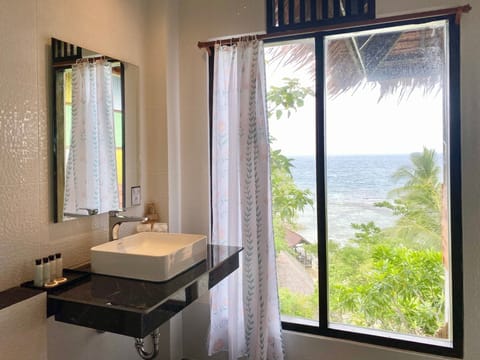 Villa, Ocean View (Free pick up and dop off at Mae Haad) | Bathroom | Free toiletries, towels