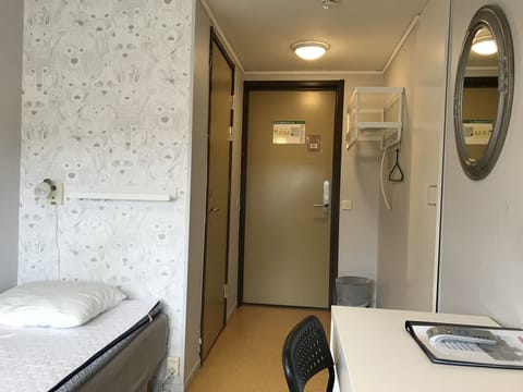 Economy Single Room, Shared Bathroom (Vandrarhem) | Desk, laptop workspace, iron/ironing board, free WiFi