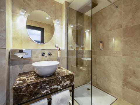 Superior Room, 1 Double Bed | Minibar, in-room safe, desk, blackout drapes