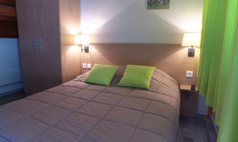 Individually furnished, bed sheets