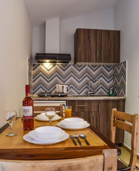 Deluxe Studio, Kitchenette, Garden Area | Private kitchenette | Fridge, espresso maker, coffee/tea maker, electric kettle