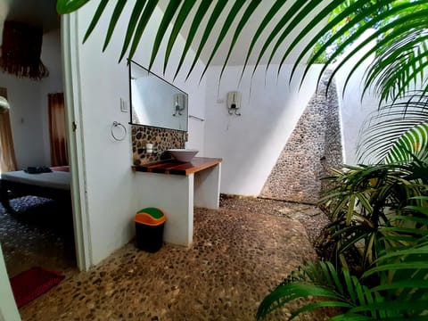 Comfort Bungalow, Non Smoking, Garden View | Bathroom | Shower, free toiletries, towels