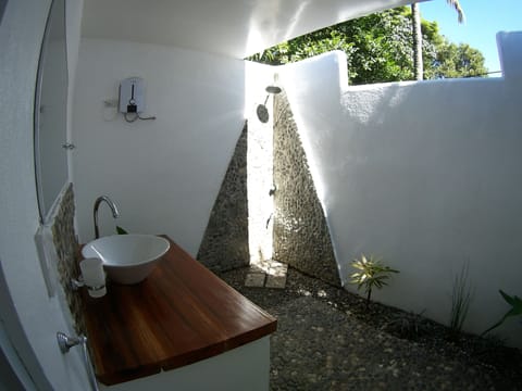 Comfort Bungalow, Non Smoking, Garden View | Bathroom shower