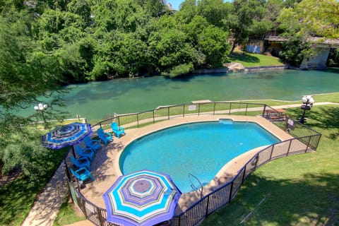 Swimming pool overlooking the Comal River!