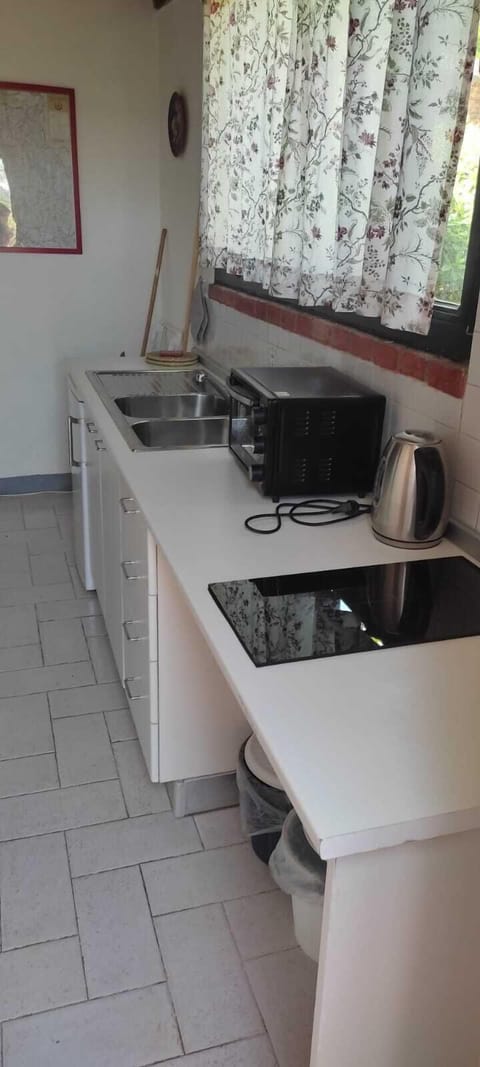 Romantic Loft, 1 Bedroom (rosso) | Private kitchen | Fridge, stovetop, coffee/tea maker, electric kettle