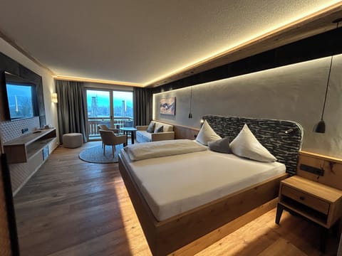 In-room safe, desk, soundproofing, cribs/infant beds